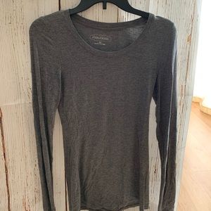 Long sleeve stretchy shirt